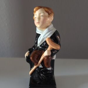 COLLECTIBLE Tiny Tim Royal Doulton Charles Dickens Figurine M56